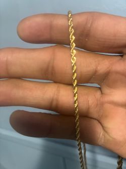 Gold rope chain 20inch (throw me offers/trades)