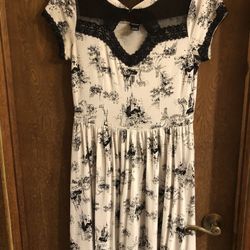 Disney princess dress beige n black Medium