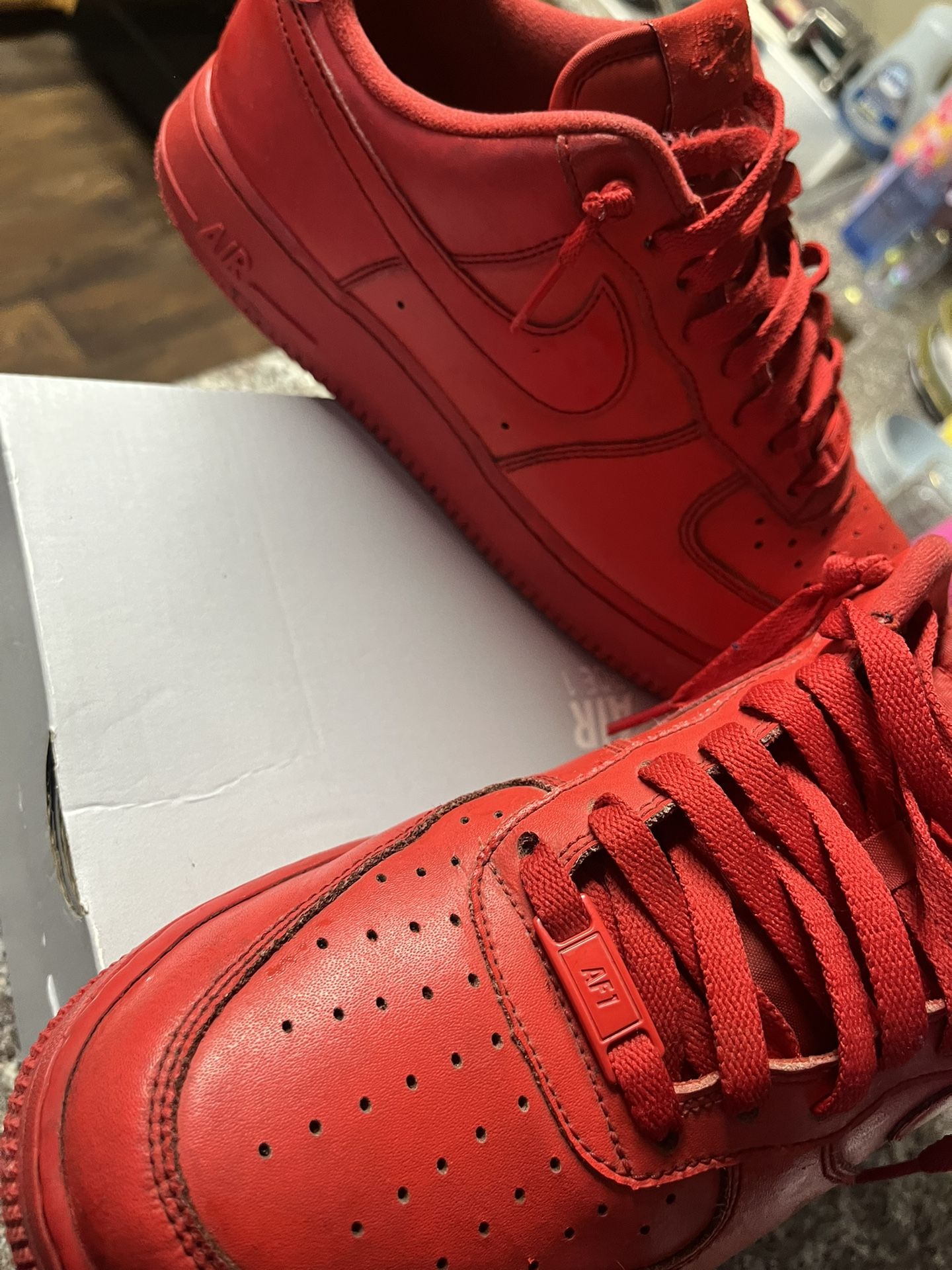Size 9 mens red AF1 great condition will clean