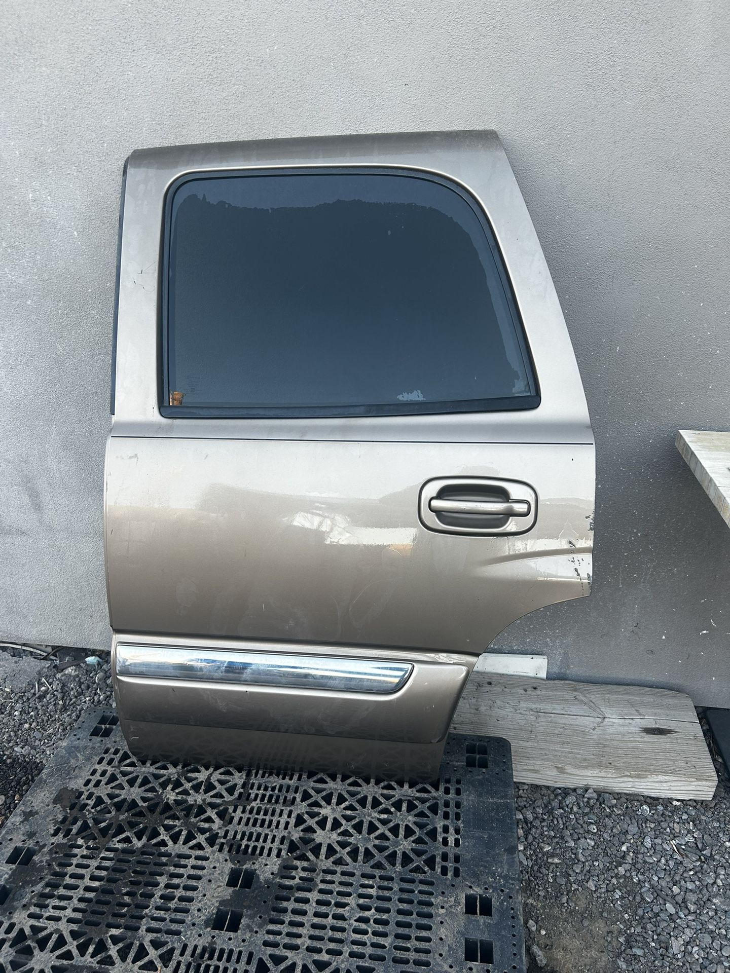 2000-2006 GMC Yukon Left Rear Door OEM