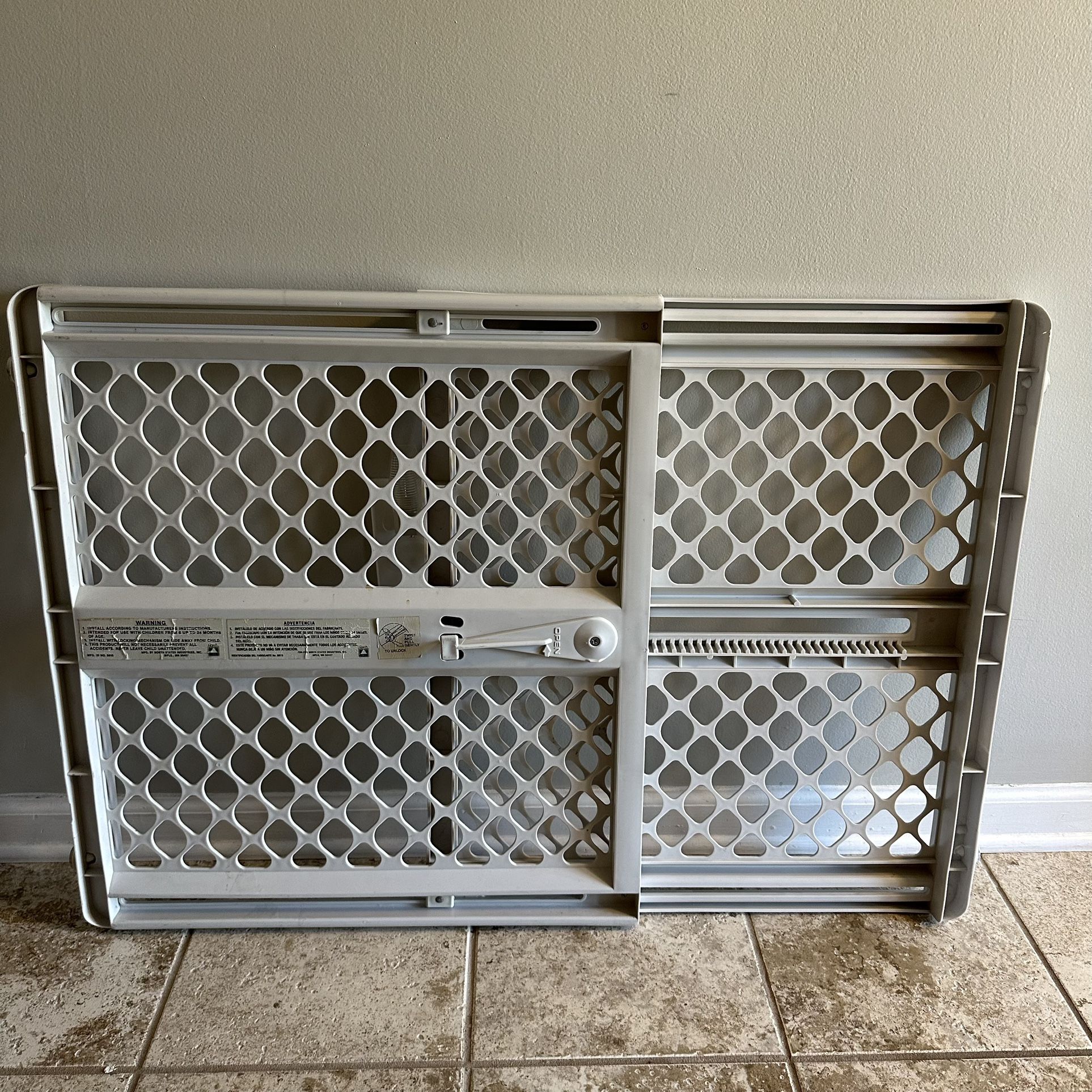 North States Supergate Plastic Safety Baby Gate