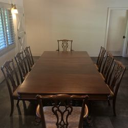 BEAUTIFUL Chippendale Style Retro Dining Table w  10 Clawfoot Chairs. Perfect Condition. 2 leaves inserted in pic