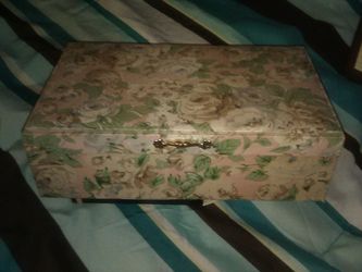 Jewelry box