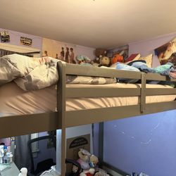 Full Size Loft Bed With Built In Desk. 