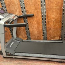 Life Fitness Treadmill Works Great