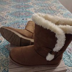 Women's Boots Size 10 Never Worn