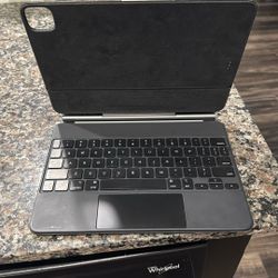 Apple Air Case / Keyboard With Apple Pencil