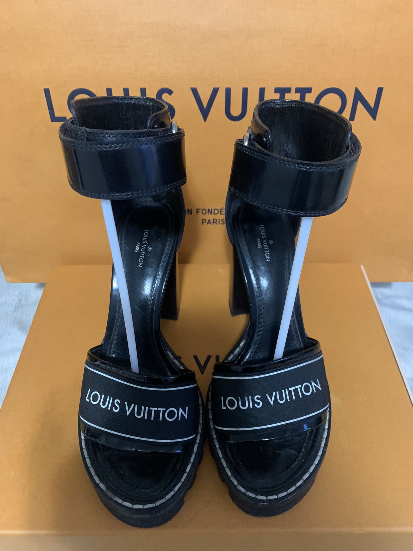 Authentic Louis Vuitton Star Trail Patent Leather Sandal In Black LIKE  BRAND NEW !! 100% ORIGINAL!!! for Sale in Miami, FL - OfferUp