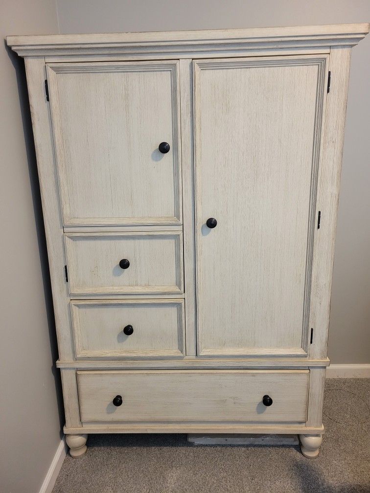 Chest / Dresser 