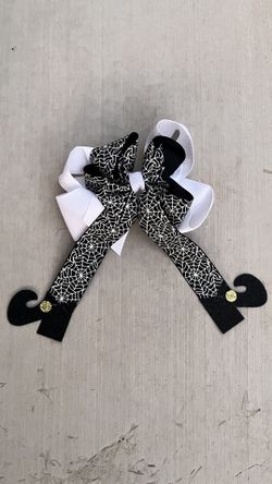 Witch Feet Bow