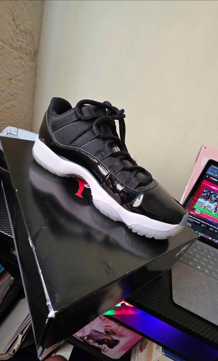 Air Jordan 11 Retro Low 9M