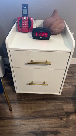 Set of two white end tables