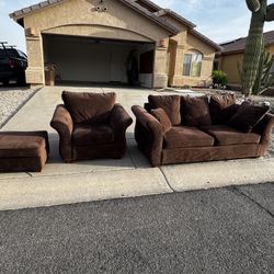 Couch Chair And Ottoman Priced To Sell!!! 75$