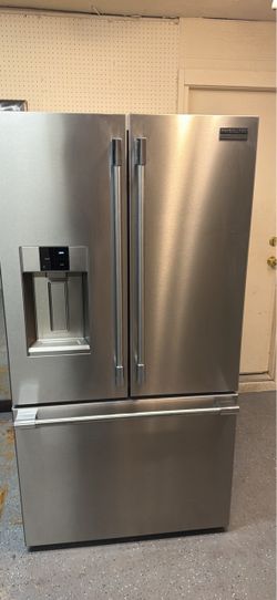 Frigidaire Professional stainless steel French-door refrigerator in excellent, like-new condition