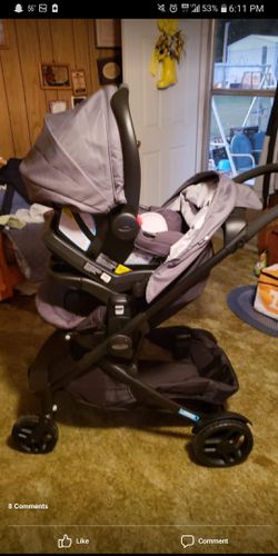 Graco Carseat and Stroller Combo.