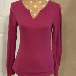 SO Women’s Size XL Fuchsia V-Neck Thermal Top