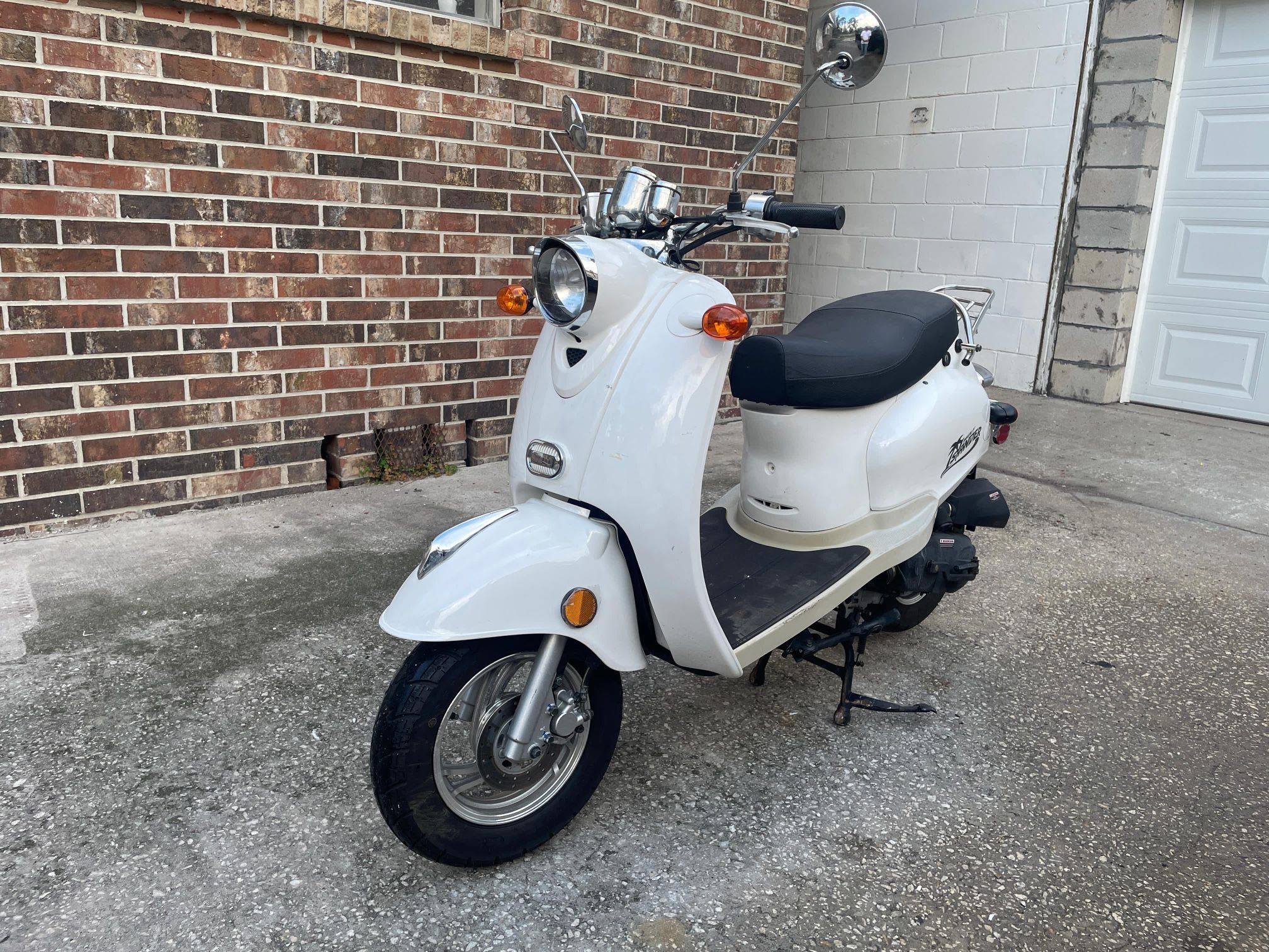 Wolf Islander Scooter