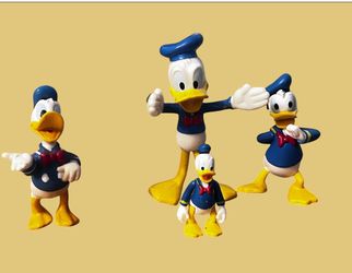 Set of 4 Donald Duck figures
