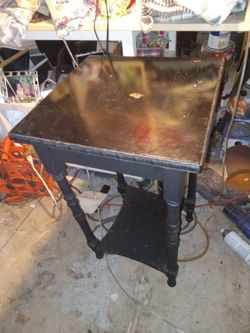 Anquie end Table