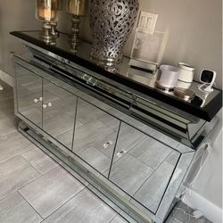 beautiful console with its mirror