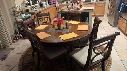 Wooden Kitchen table / 6 chairs