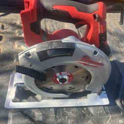 Milwaukee M18 18V Lithium-Ion Brushless Cordless 7-1/4 in. Circular Saw (Tool-Only)