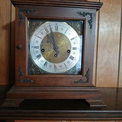 2 vintage mantel clocks