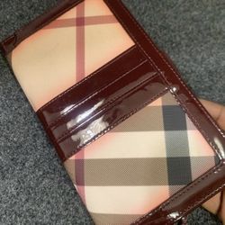 Pre  Authentic Burberry Wallet 