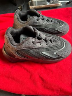 OZELIA ADIDAS SHOES Toddler size 10k Black Pre-owned