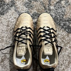 Cream And Black Nike Airmax Plus