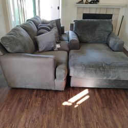 Sofa set $200