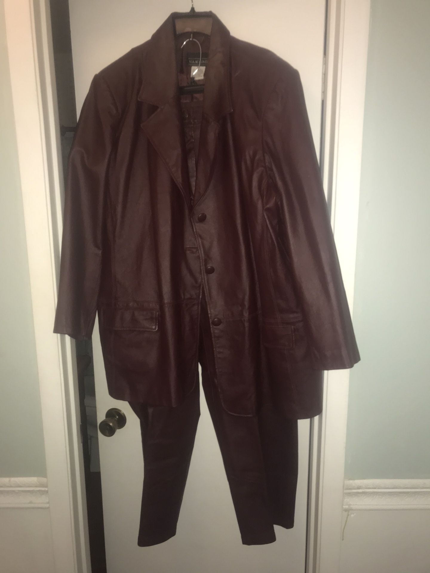 Via Accenti Burgundy Women Plus Size Genuine Leather Suit MSRP $360.00 J4 pant & B6 jacket. 2 piece suit. 