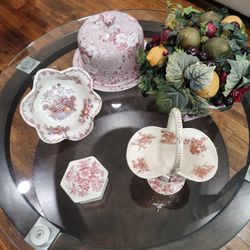 Kitchen Decor In Great Condition 