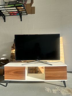 Samsung 46” Smart TV and TV Stand