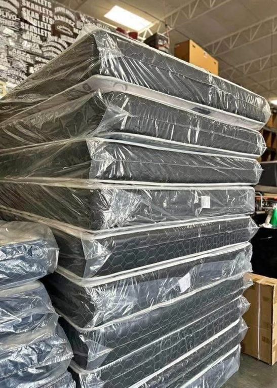 Full Size Deluxe Mattress And Box Spring 