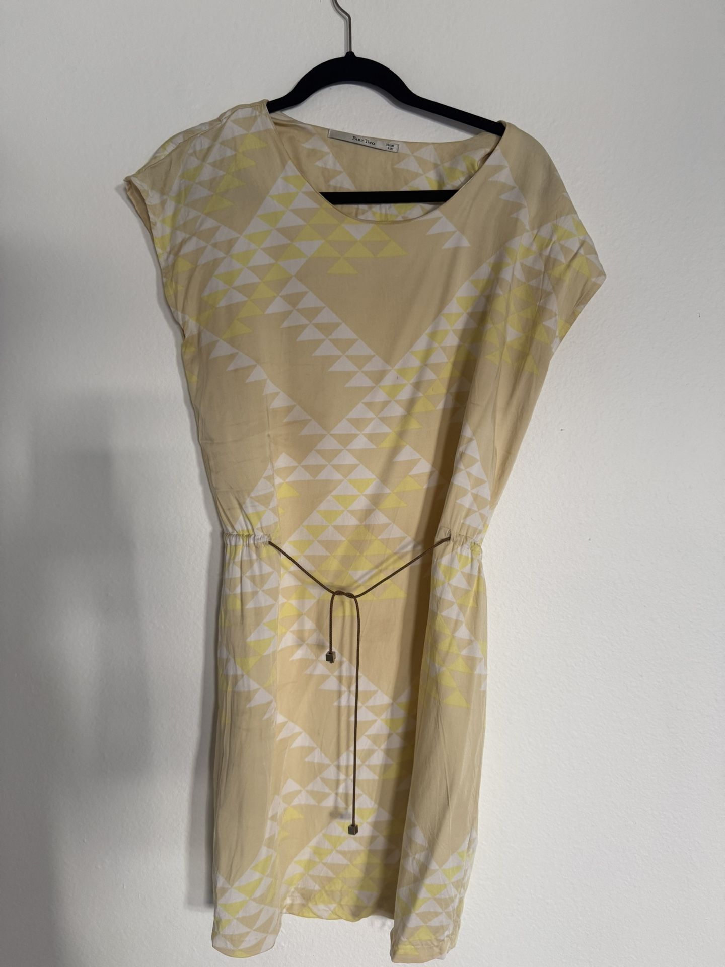 Yellow Dress 