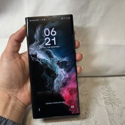 Samsung Galaxy S22 Ultra Black 128 GB AT&T excellent 