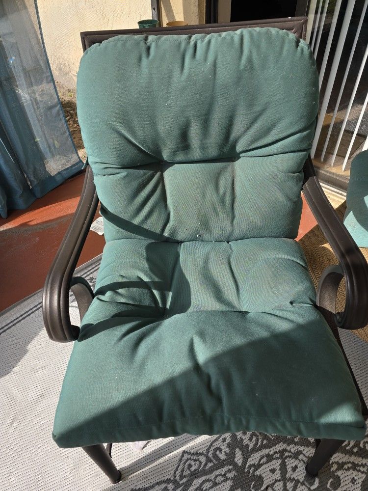 4 Iron Patio Chairs And Cushions