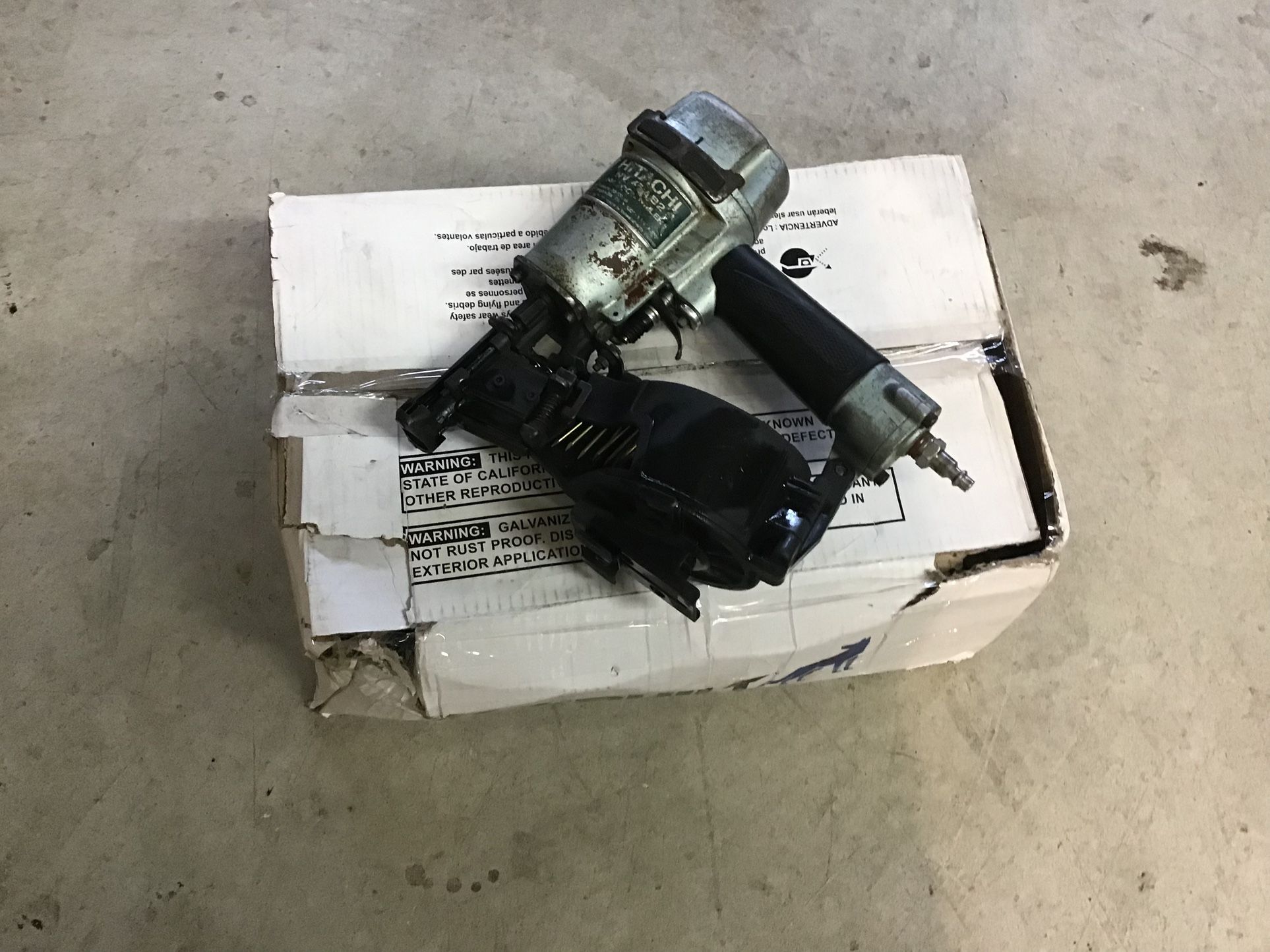 Hitachi Roof Nail Gun. Gun Only. Price Is Firm Cash The Box Of Nails Is NOT Included.