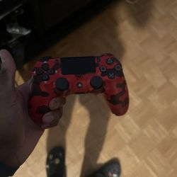 2 Ps4 Controllers 25$ Together 