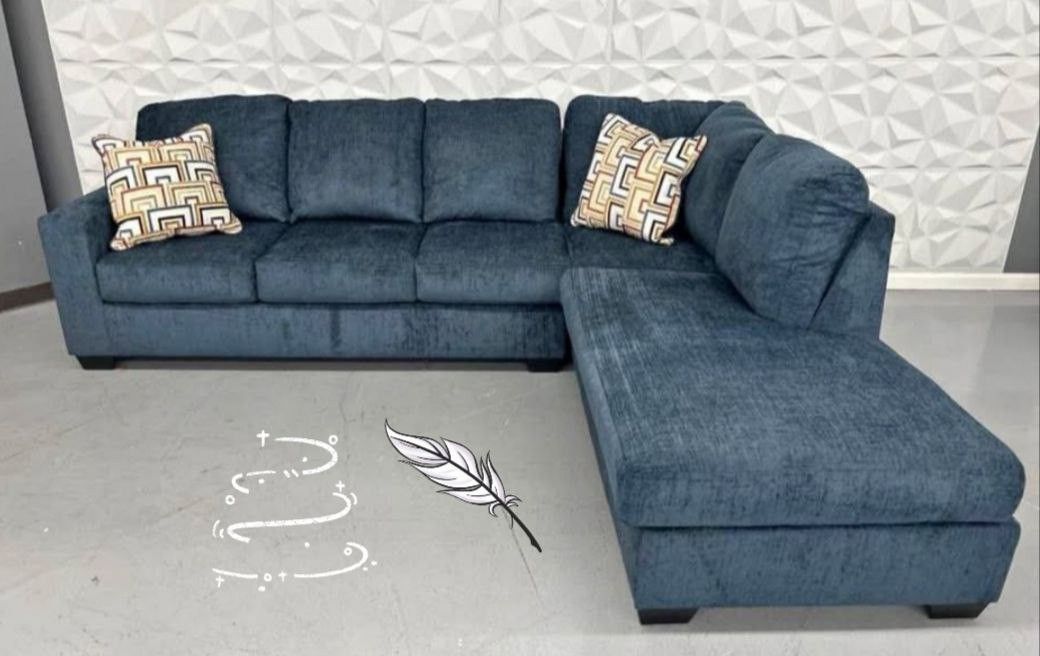 $10 Payment 👌Hot Deal 🤝Aviemore 2 Piece Sectional With Chaise