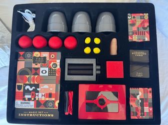 FAO Schwarz Ultimate Magic Set  24 piece magic set  NEW