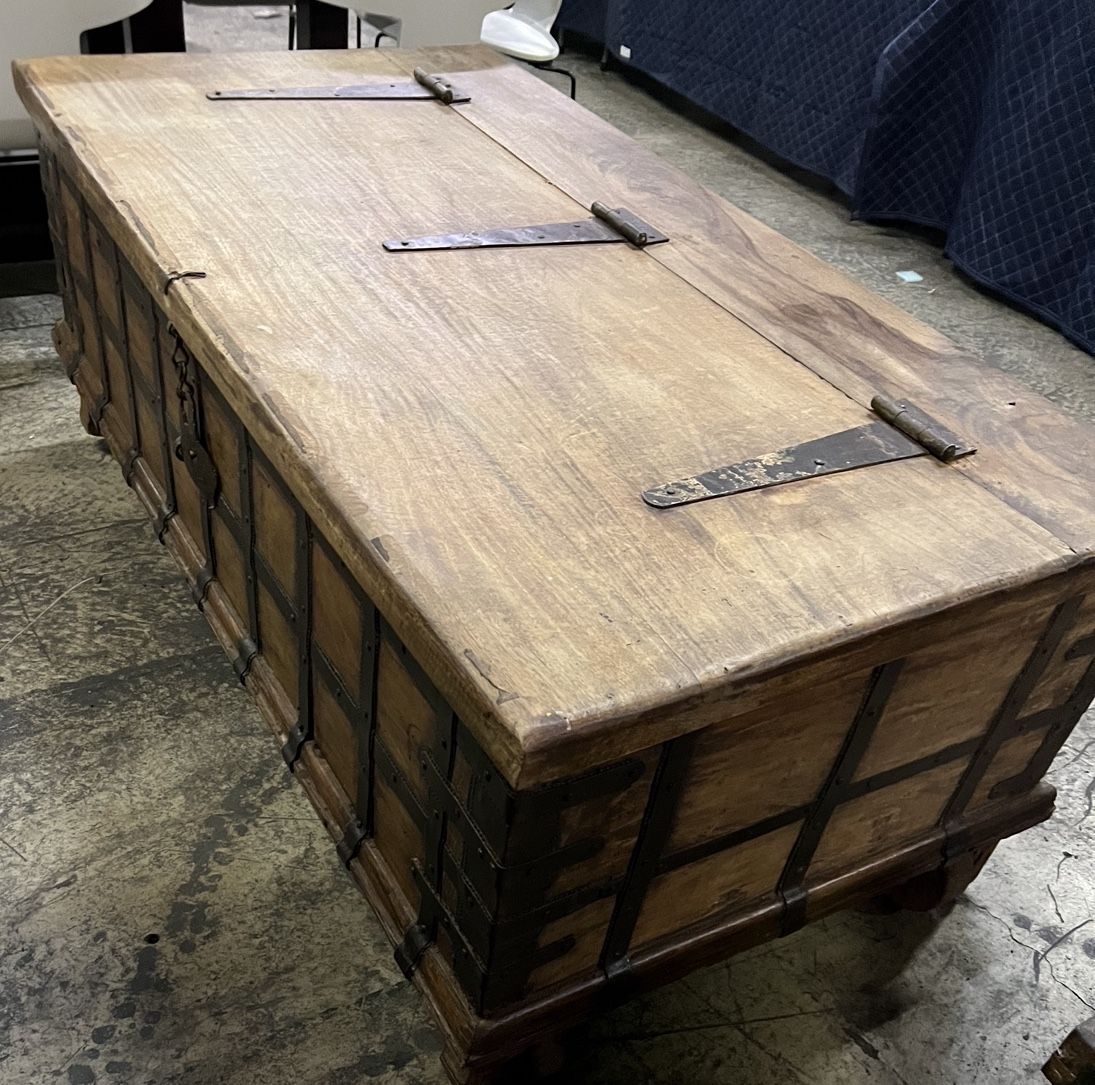 Vintage Solid Wood Storage Trunk