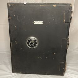 Vintage Yale Wall Safe Has Combination And Works!