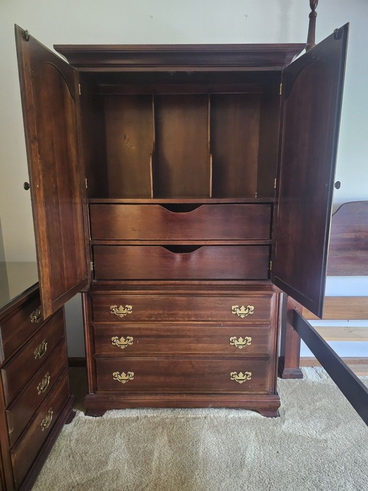 Four Poster Cherry Queen Bedroom Set