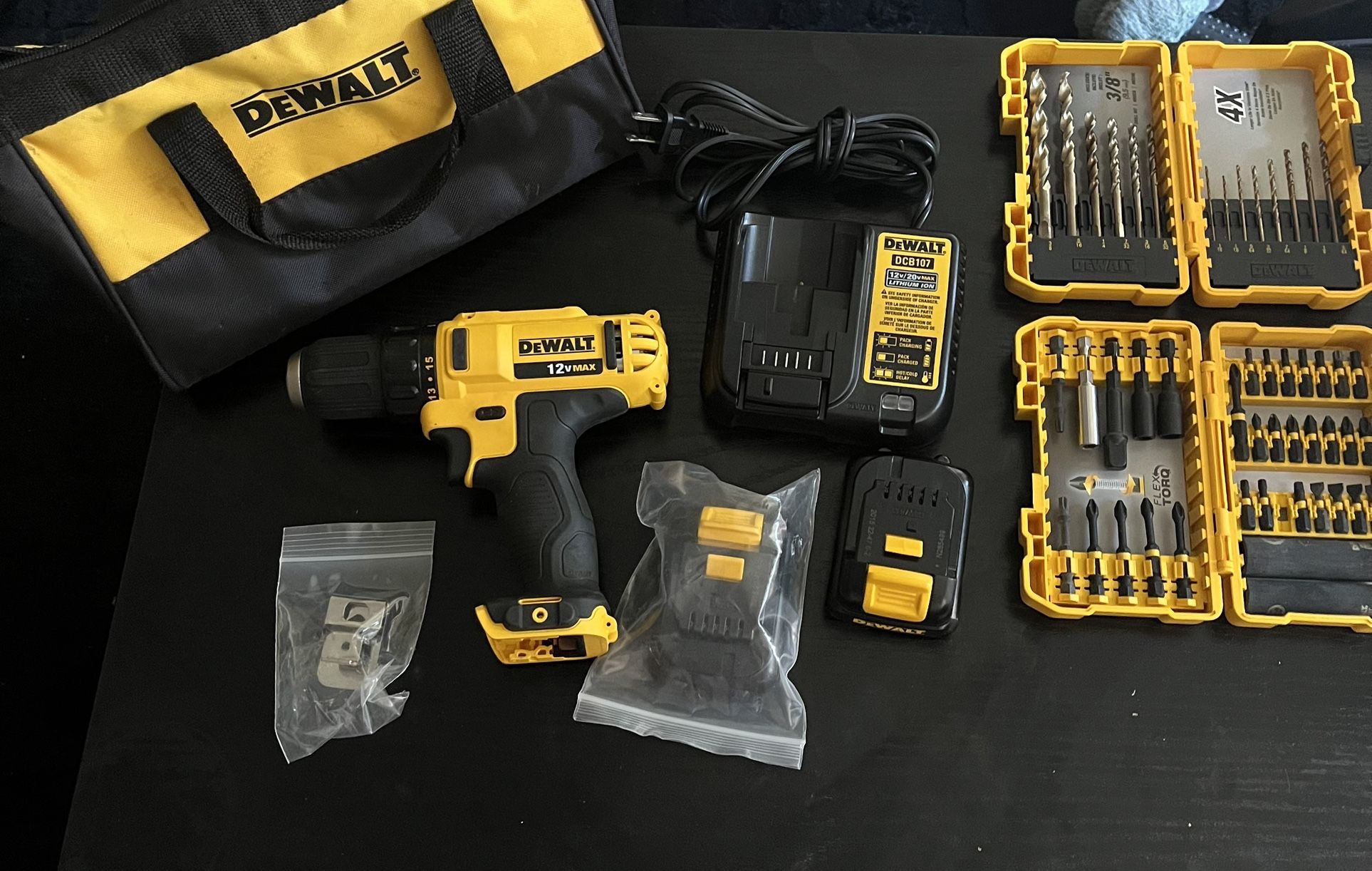 Dewalt 12 V with charger and two batteries like new