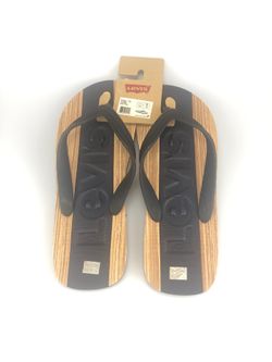 Levi’s flip flop size 13US