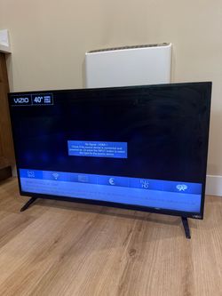 Vizio 40” Smart TV - Works Great with Remote