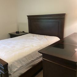Queen Bedroom Set