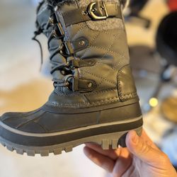 Kids Snow boots Size 13